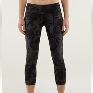 Lululemon Wunder Under Crop Leggings Grey Black Floral Print Size 6 Activewear
